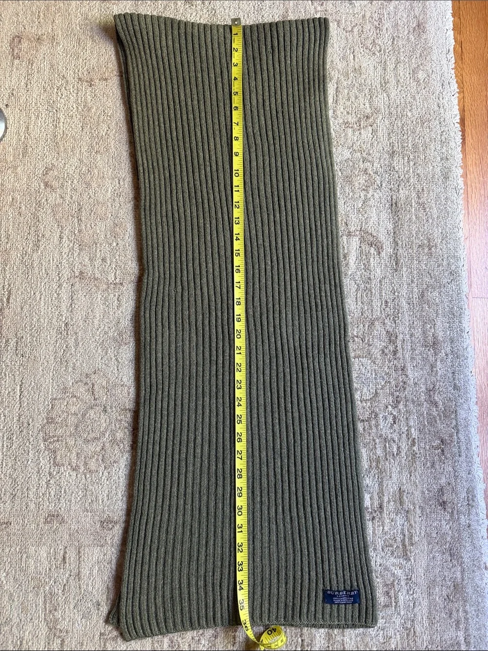 Luxurious Burberry London Ribbed Knit Wrap Scarf